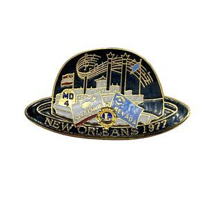 Lions Club Pin 1977 Hat NEW ORLEANS California Nevada Retro Gold Tone Riverboat